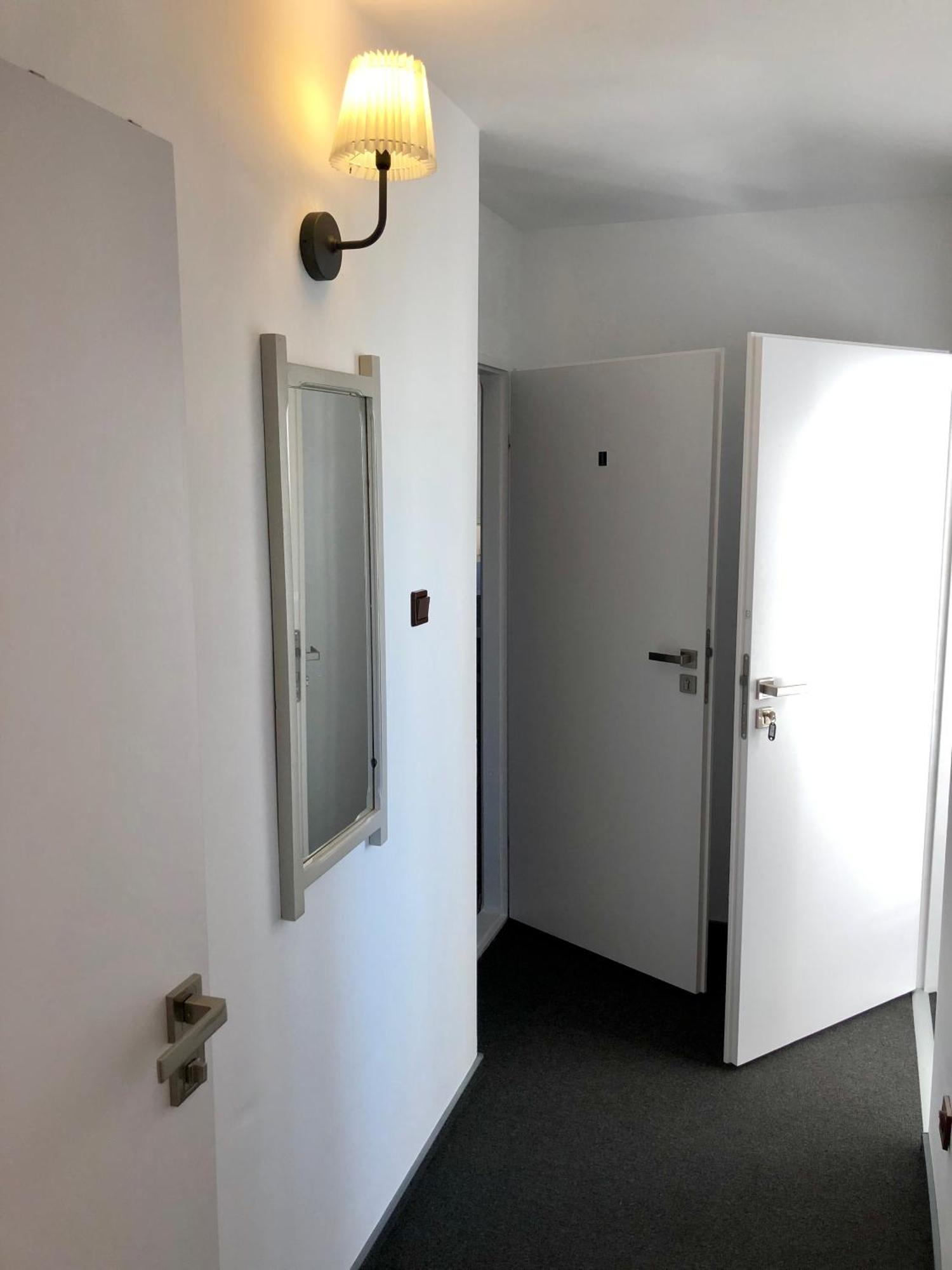 Mad-room Leba